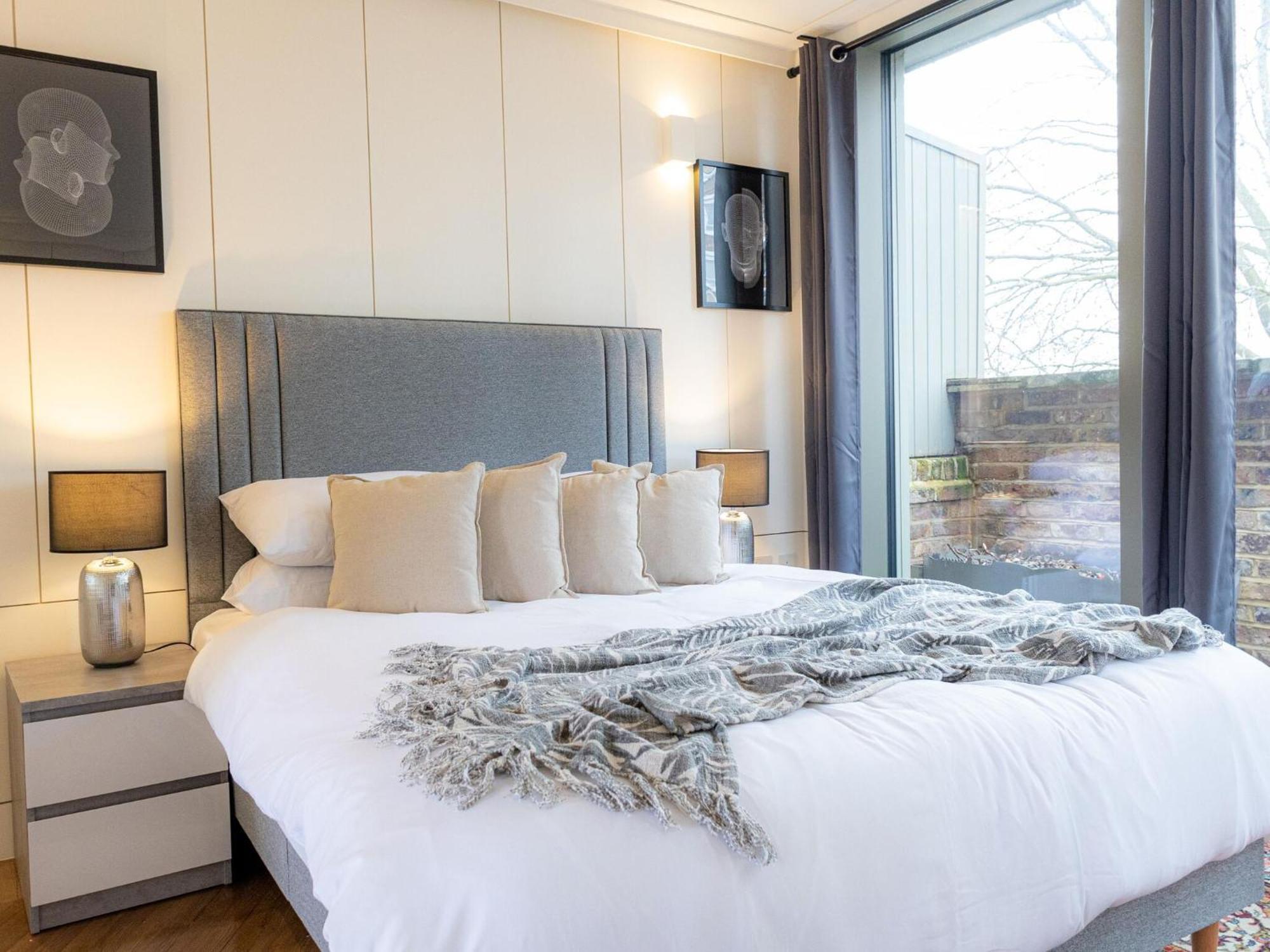 Modern Deluxe Five Bedroom House Near Chalk Farm Station By Belvilla Лондон Экстерьер фото